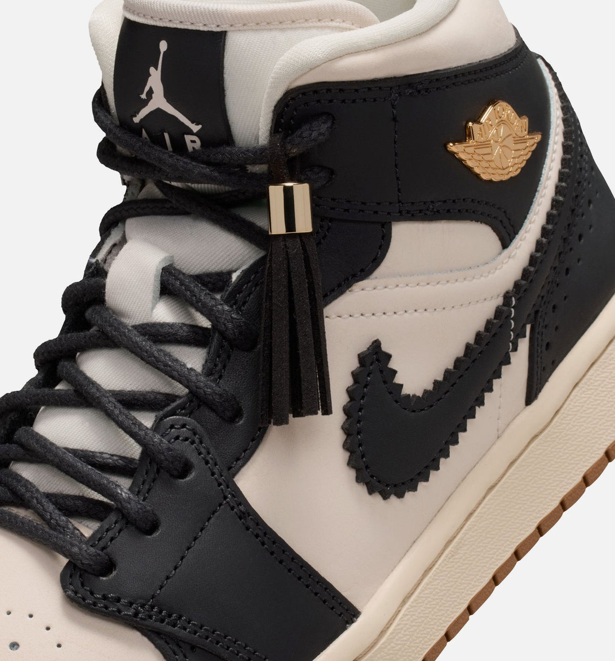 Air Jordan 1 Mid SE Women's Lifestyle Shoe - Off-Noir/Chalk/Pearl White